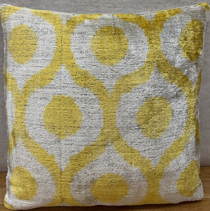 Velvet Pillow ( 40 x 40 cm )