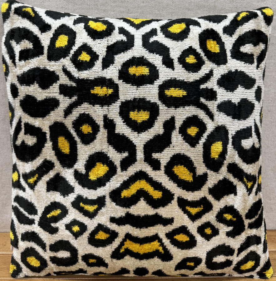 Velvet Pillow ( 40 x 40 cm )