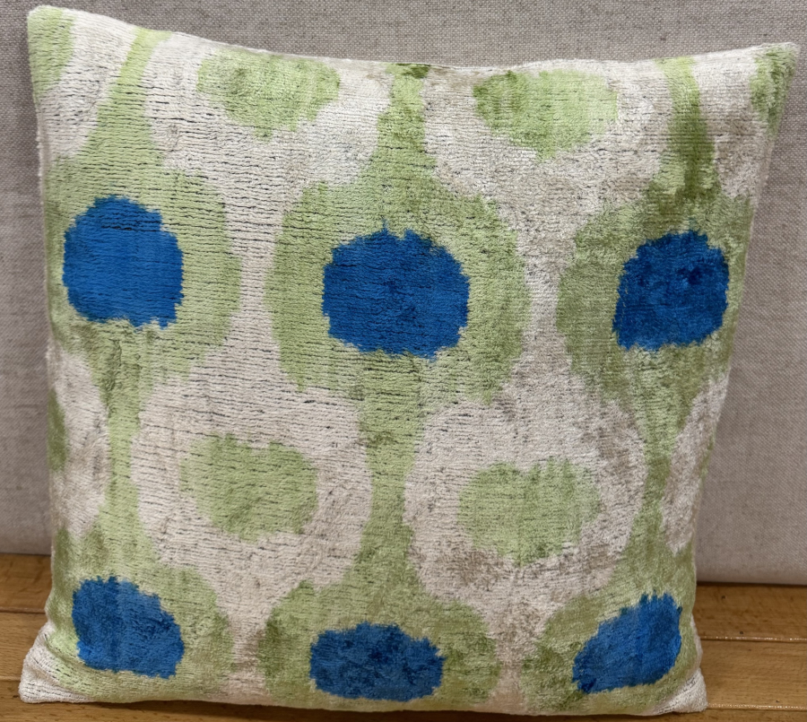 Velvet Pillow ( 40 x 40 cm )