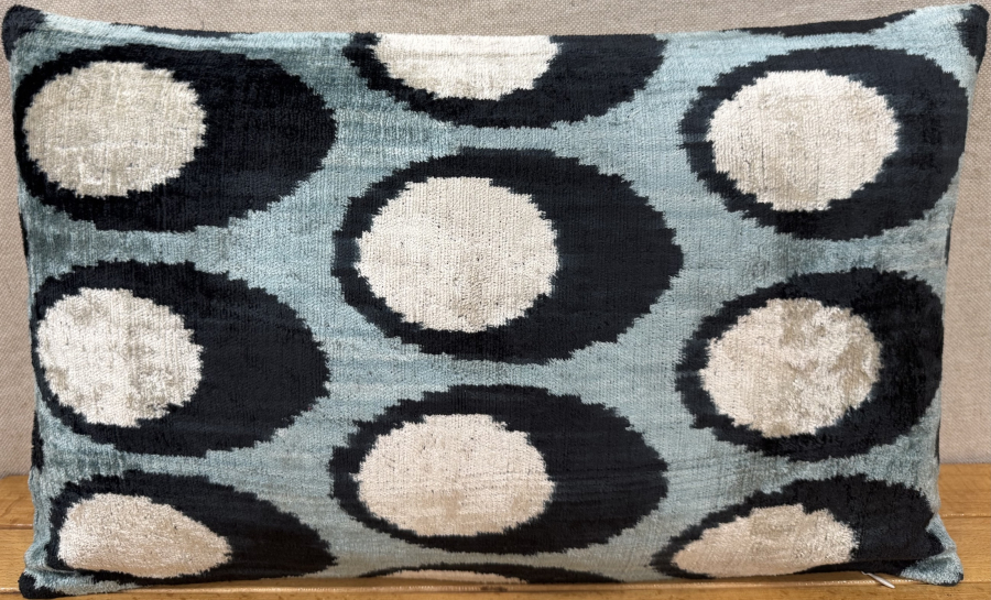 Velvet Pillow ( 30 x 50 cm )