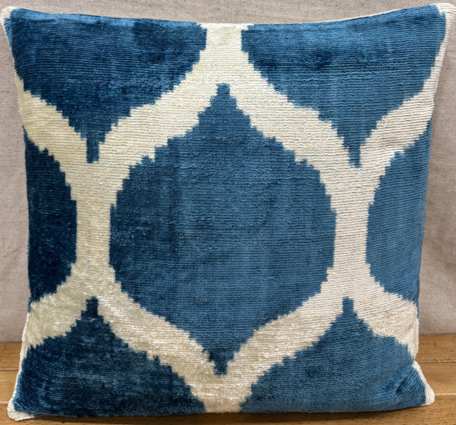 Velvet Pillow ( 40 x 40 cm )