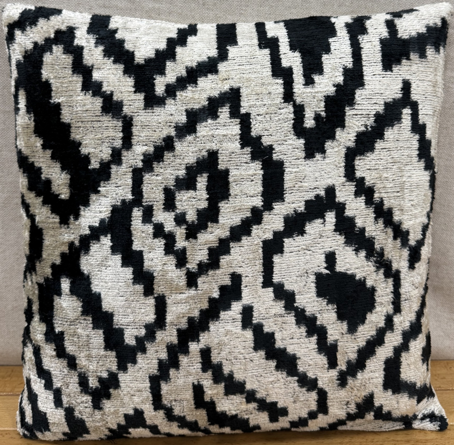 Velvet Pillow ( 40 x 40 cm )