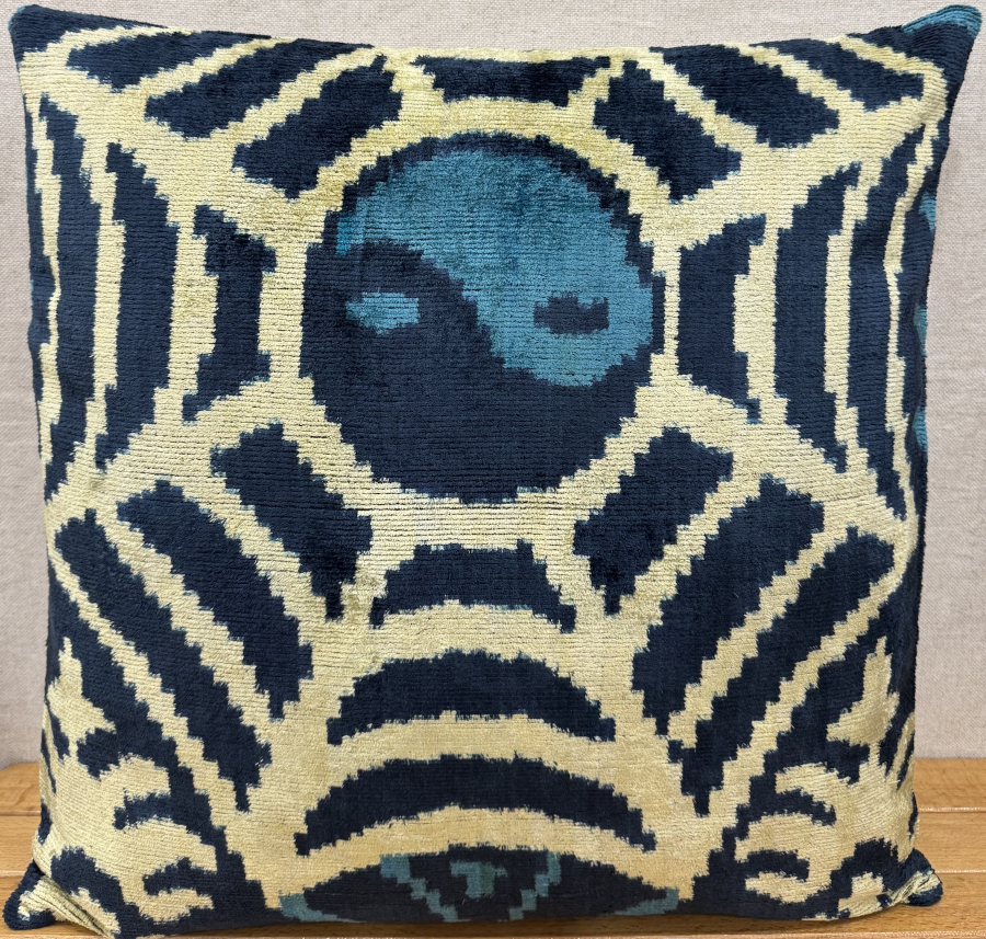 Velvet Pillow ( 50 x 50 cm )