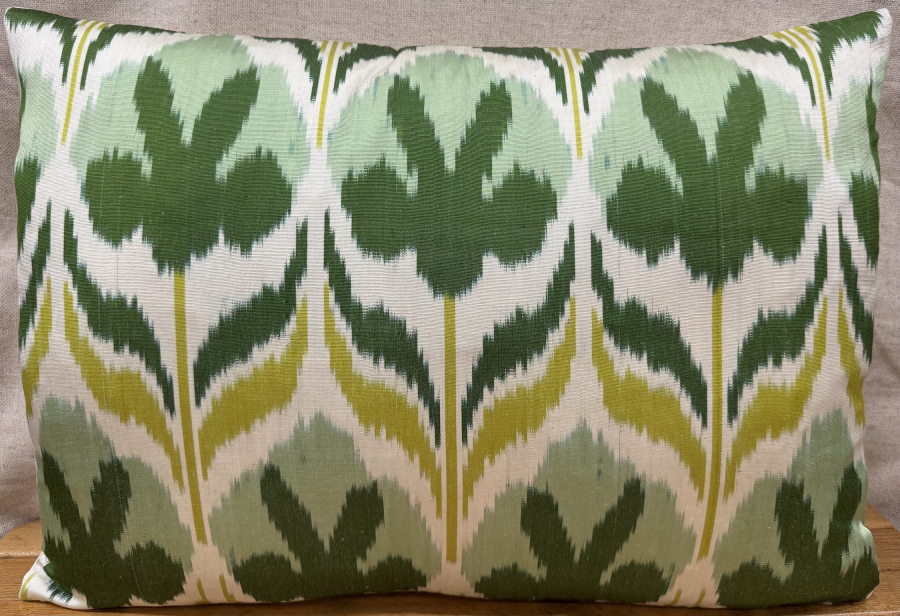 Ikat Pillow ( 40 x 60 cm )
