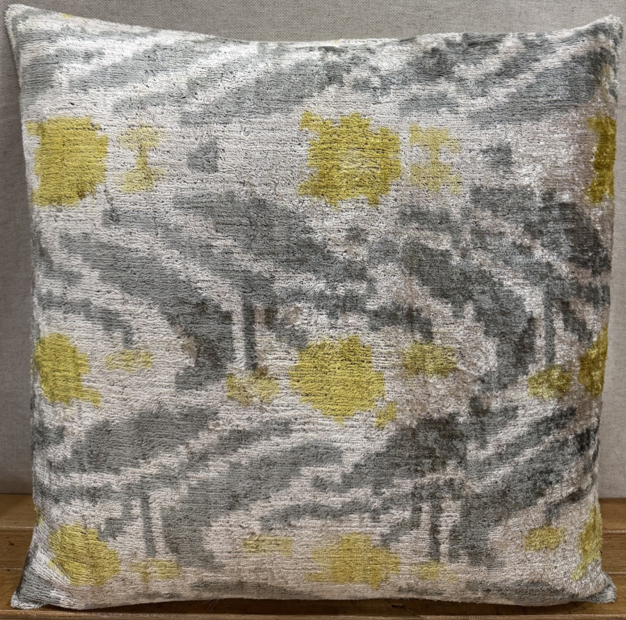 Velvet Pillow ( 50 x 50 cm )