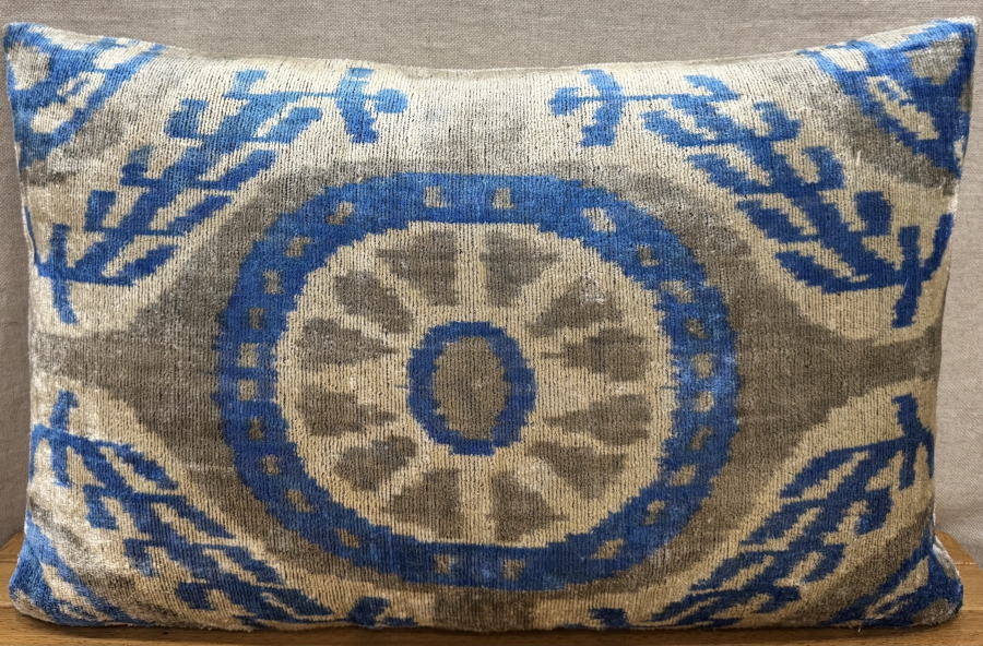 Velvet Pillow ( 40 x 60 cm )