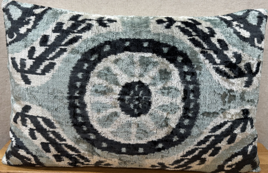 Silk Velvet Pillow ( 40 x 60 cm )