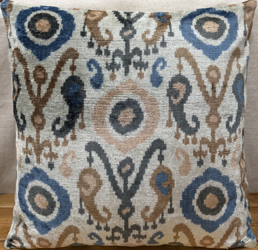 Silk Velvet Pillow ( 50 x 50 cm )