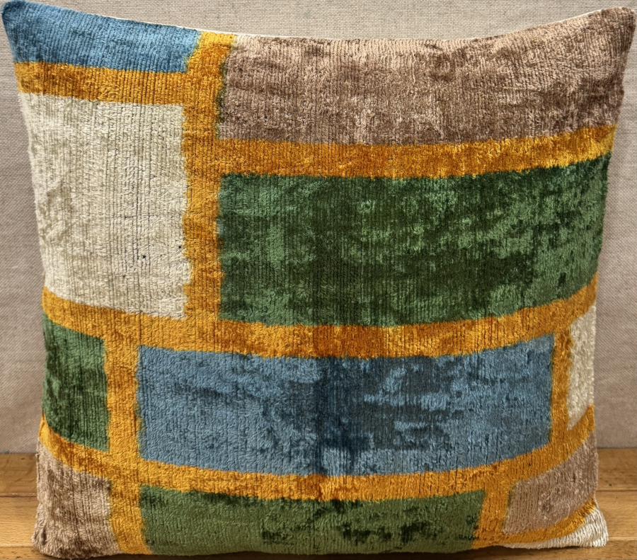 Silk Velvet Pillow ( 40 x 40 cm )