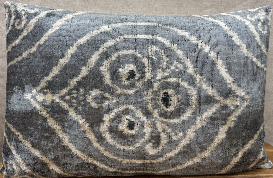 Silk Velvet Pillow ( 40 x 60 cm )