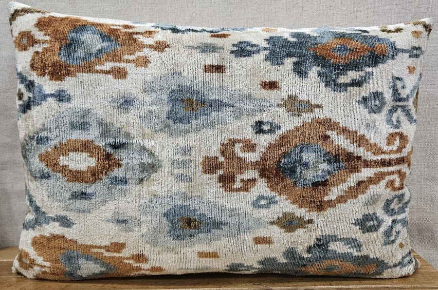 Silk Velvet Pillow ( 40 x 60 cm )