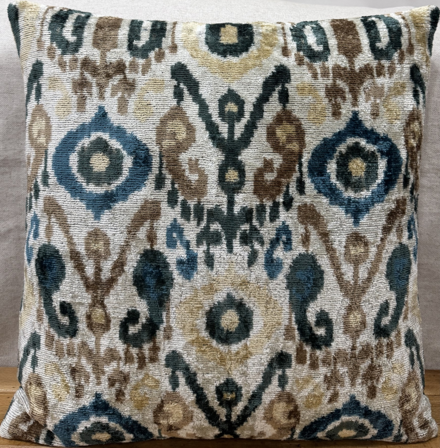 Silk Velvet Pillow ( 50 x 50 cm )