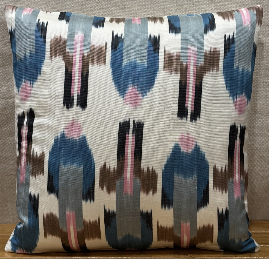 Ikat Pillow ( 40 x 40 cm )