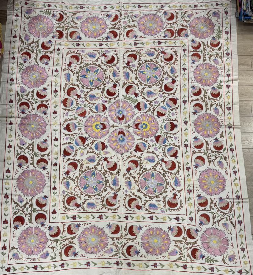 Suzani ( 190x 225 cm )