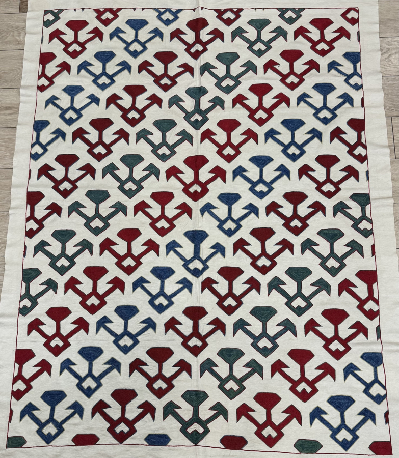Suzani (105 x 130 cm )