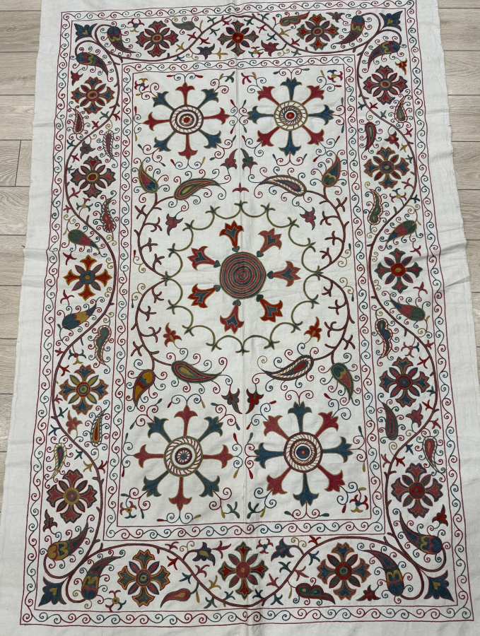 Suzani (96 x 156 cm )
